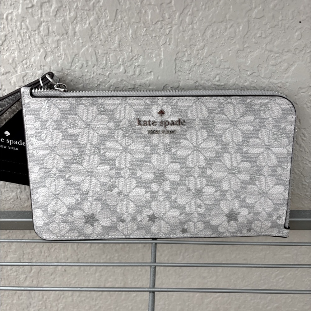 NWT KATE SPADE Medium Zip Wristlet Flower Star in Platinum Gray